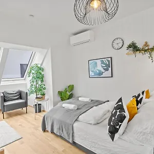  Apartment Paid Parking - 1 Minute To Public Transport - 3 Min To Supermarket And Pharmacy